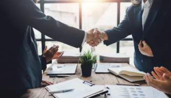 Financieringsstrategieën en voorwaarden bij bedrijfsovernames: het belang van een doordachte aanpak