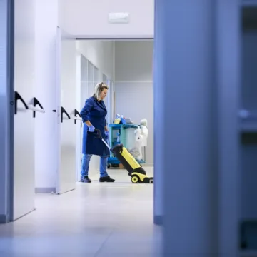 Nieuwe btw-regels voor schoonmaak in zorginstellingen per 1 juli 2025